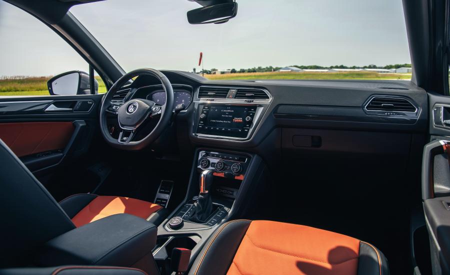 Торпедо Volkswagen Tiguan R-Line 2017 года  (NA) (фото 24 из 43)